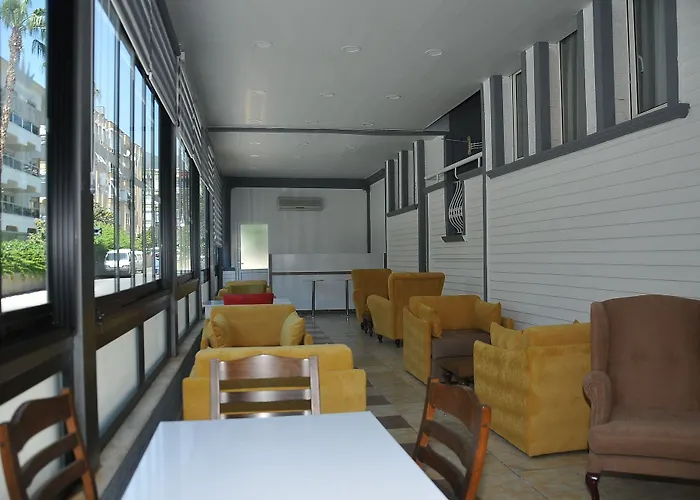 كليوباترا كينغ أبارت ألانيا